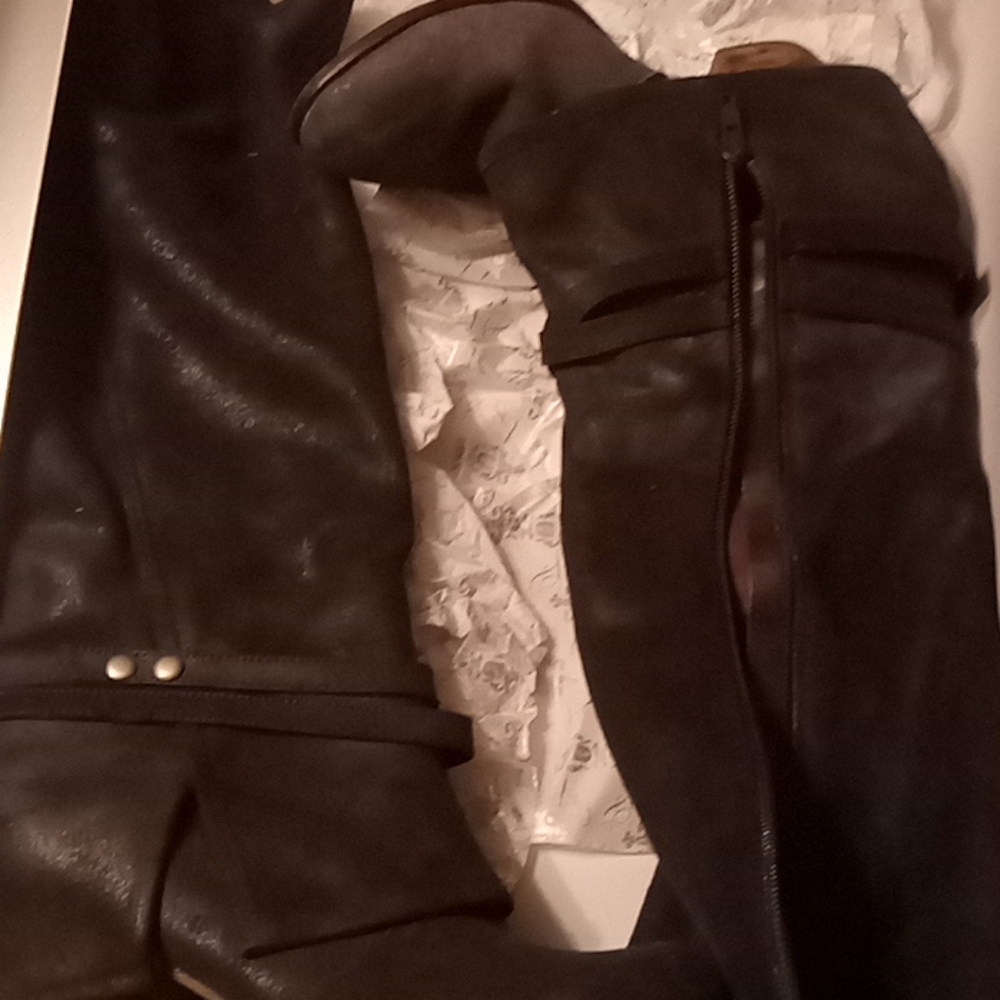 Fergie boots